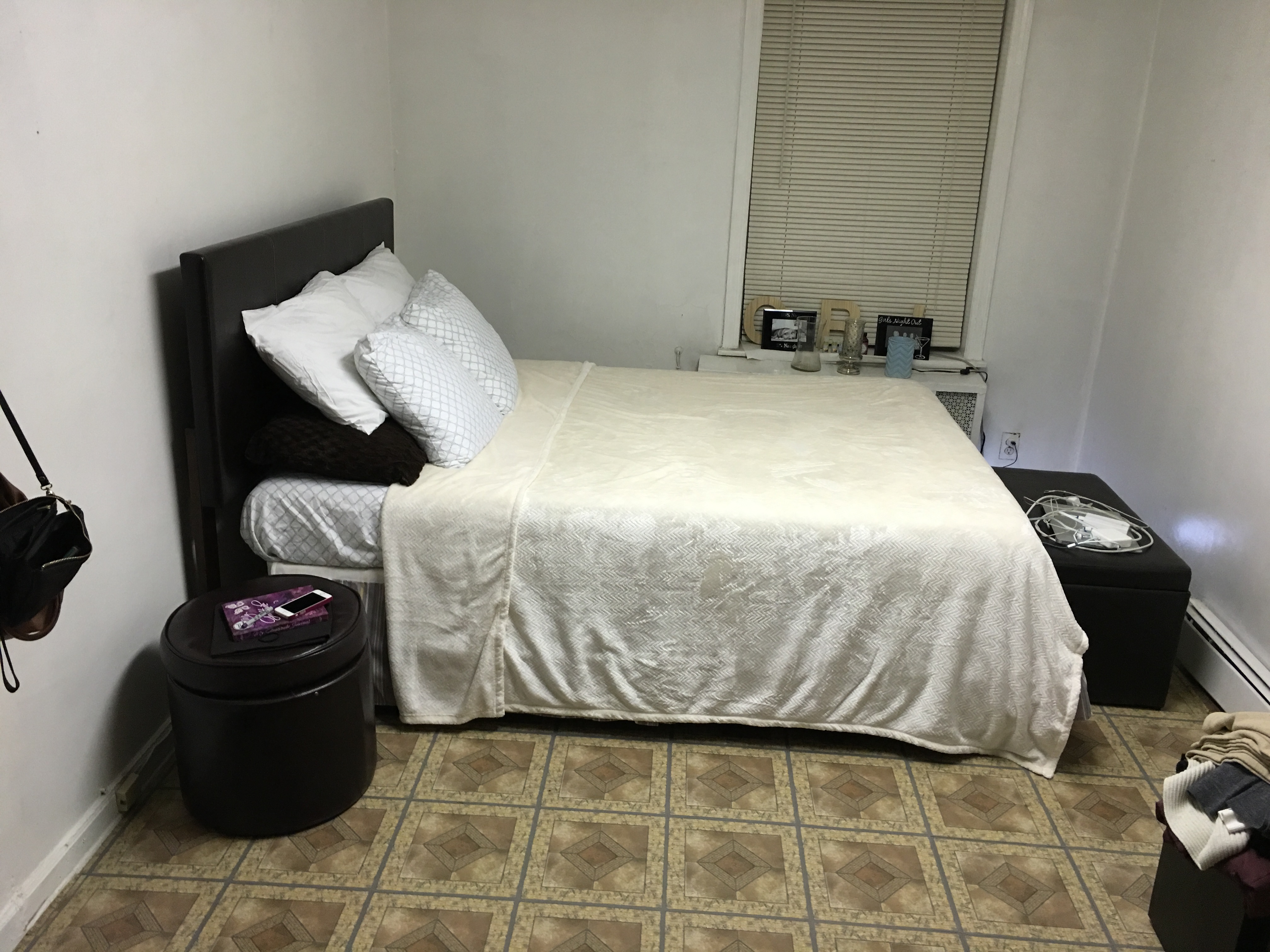 1 Bedroom Available In A 2 Bedroom Woodside Ny 900 All